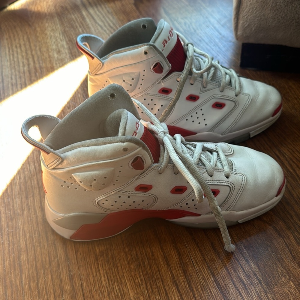 Nike Jordans Sz 6.5 Boys White/Red‎ Sneaker Shoes - Picture 3 of 9